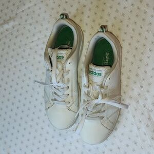 Adidas Youth white/green low-top sneakers sz 5